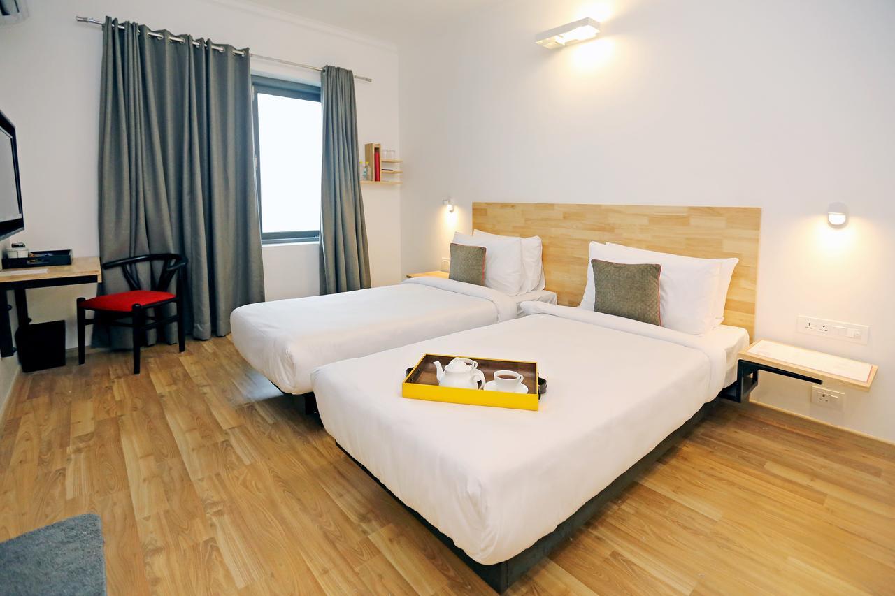 Oyo Townhouse 018 Medanta Hotel Gurgáon Kültér fotó
